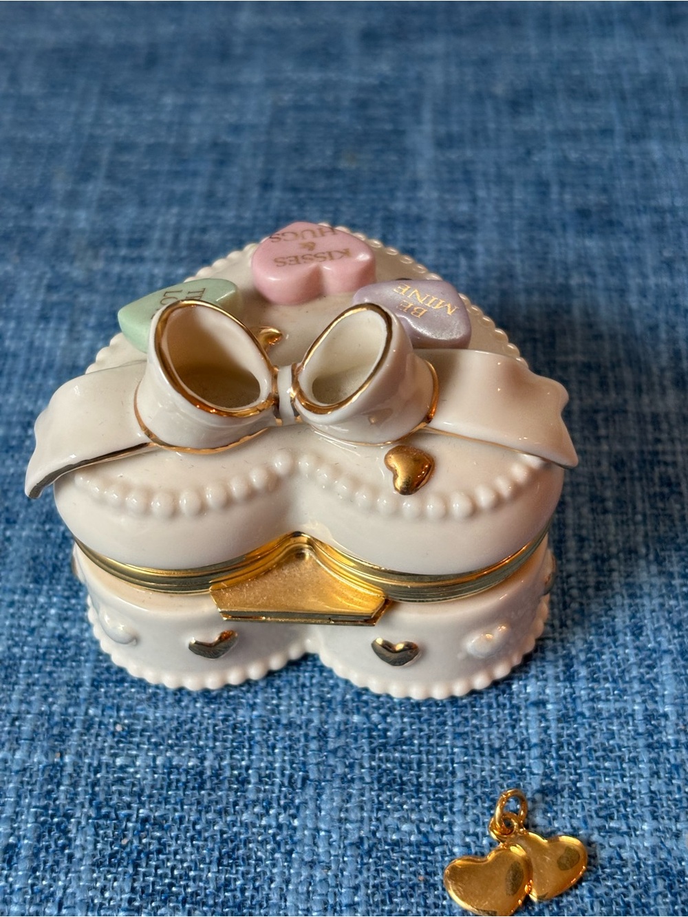 LENOX LOVING HEARTS TREASURE BOX  with Charm hinged jewelry box Valentines Day - Picture 6 of 8